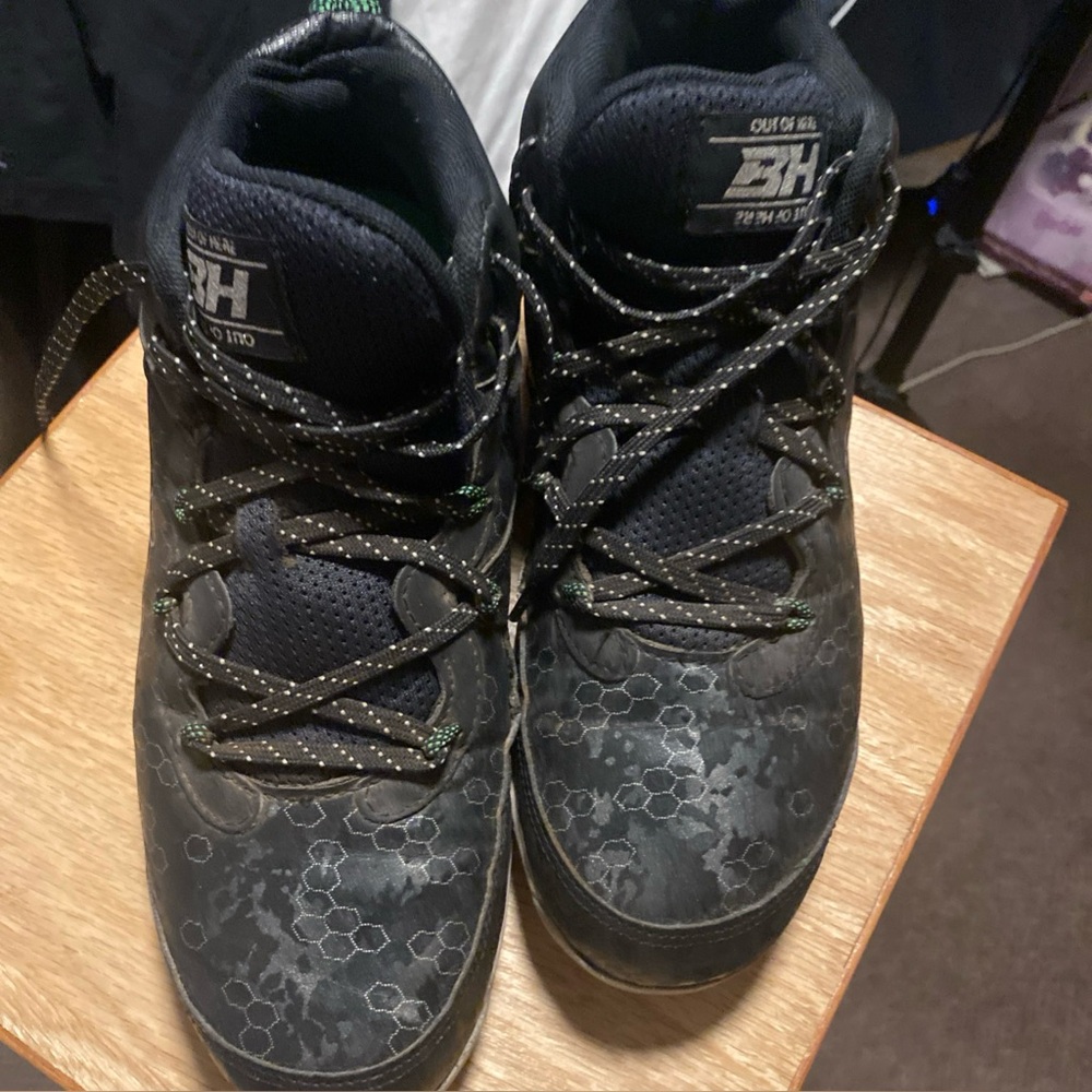 Under Armour Black Athletic cleats